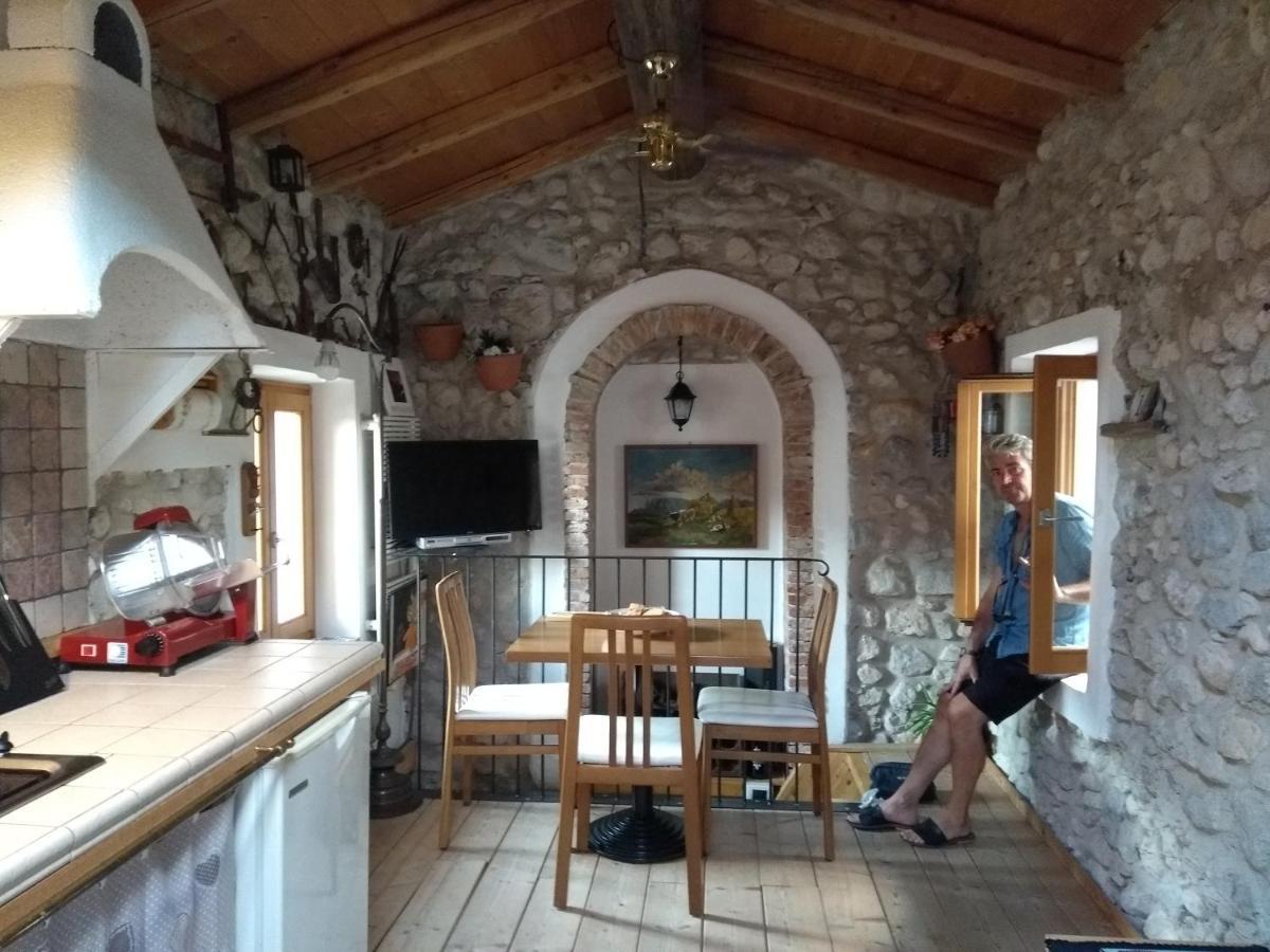 Il Rustico Di Peri Villa Eksteriør bilde